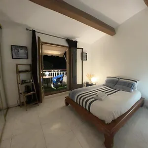 https://chambre-privee-avec-salle-deau-et-terrasse-au-calme.fr-provencehotel.com